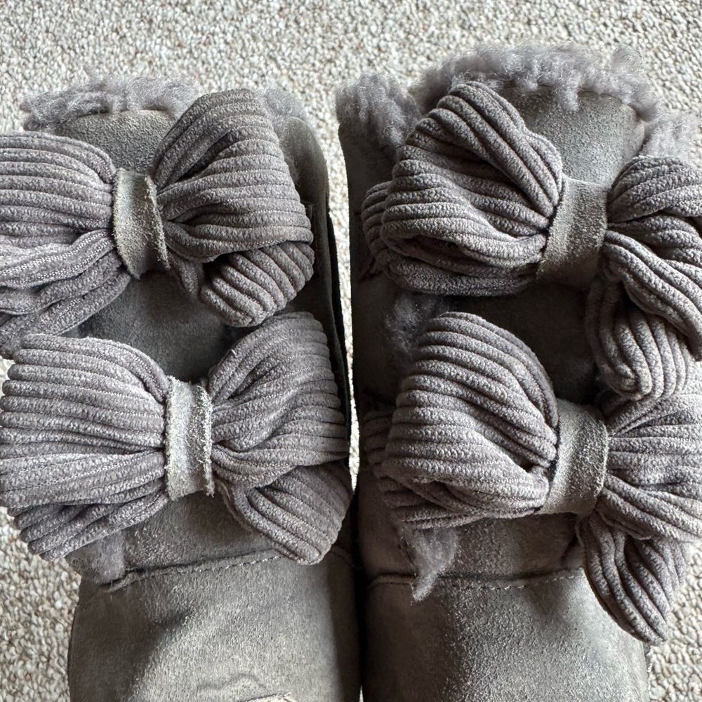 GUC Uggs Women’s Winter Gray Suede Boots with Corduroy Bows Fleece Lined Ankle - Picture 5 of 15